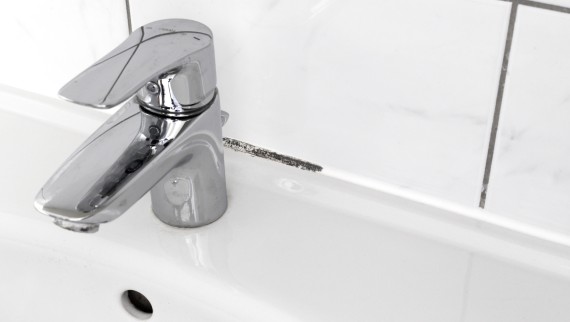 Hallitus vannitoa vuugisegudesse Hallitus vannitoa vuugisegudesse