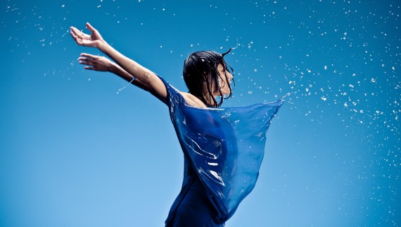 Melanie Winiger toote Geberit AquaClean kampaania jaoks poseerimas Melanie Winiger toote Geberit AquaClean kampaania jaoks poseerimas