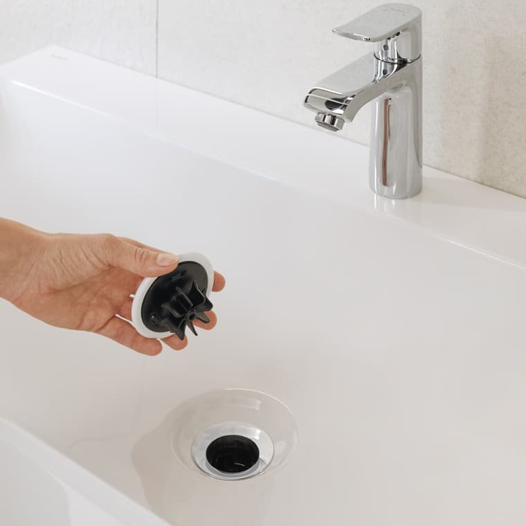 Vertikaalne äravoolukate koos karvapüüduriga Vertikaalne äravoolukate koos karvapüüduriga